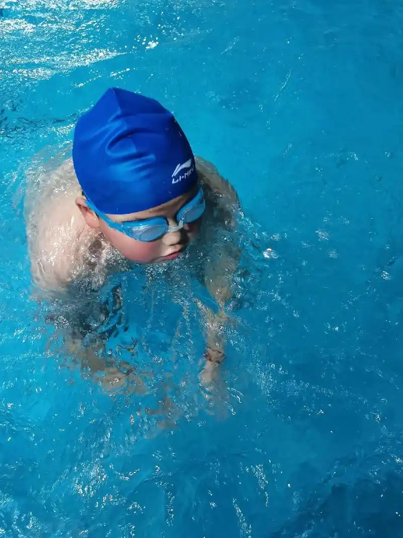 绍兴越城中考游泳指导班.第一步:呼吸练习  在进行蛙泳练习前 - 抖音