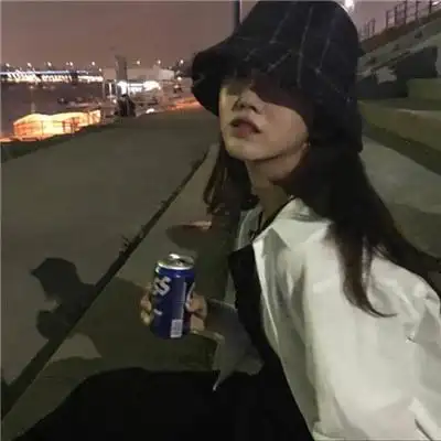 最新版2020女生侧面伤感头像 千年倾尽不过一场易逝烟花