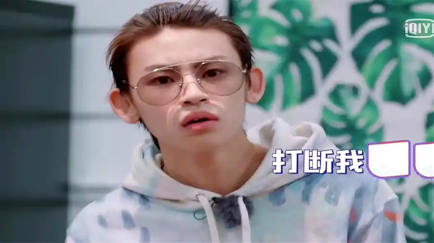 奇妙的食光:小鬼justin一对活宝笑翻众人,小鬼身后的帘子很给力_哔哩