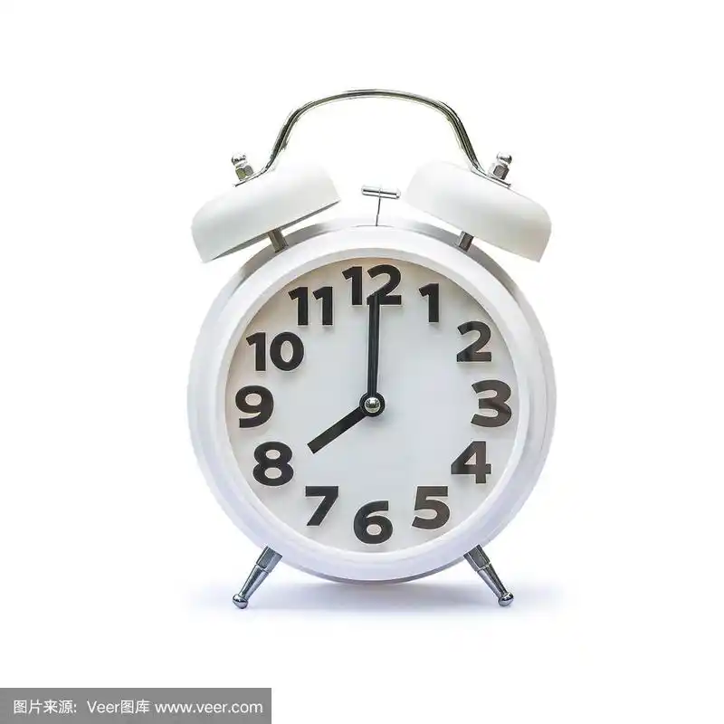 白色闹钟在8点8分孤立在白色背景(剪辑路径)
