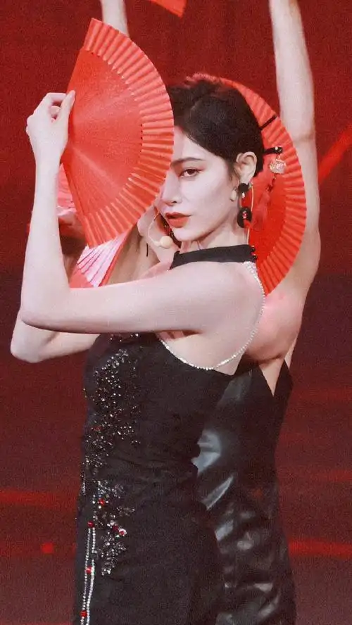 许佳琪着迷舞台饭拍##许佳琪着迷扇子舞