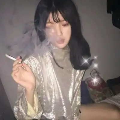 霸气的女生抽烟头像