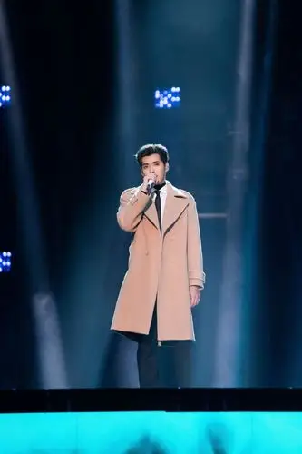 吴亦凡超话热爱为帆,坚定追梦,今晚和@mr_凡先生一起用歌声启航2021