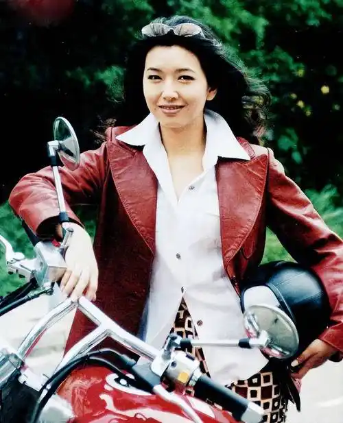 江珊离婚19年,婚事将近,前夫高曙光的人生状况怎样?