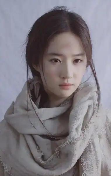 刘亦菲:明明是普通长相,却为何被推上神坛?网友一句话道出真相