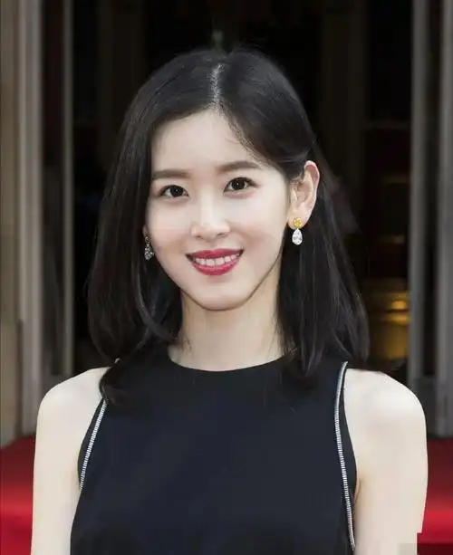 刚满30就已经有了些许银丝,但,年纪大点反而更有无韵味,从侧面看