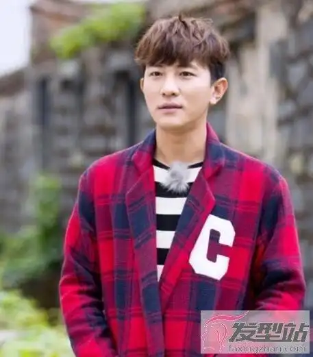 男生锅盖头短发发型蓬松减龄不乏帅气感