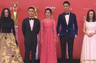 霍建华红毯推人pk杨幂这两人你觉得谁更狠