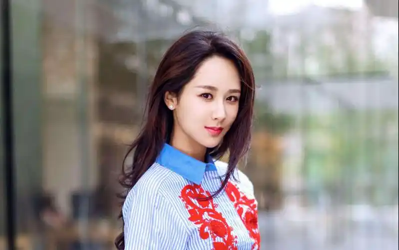 小仙女杨紫少女色正经又撩人