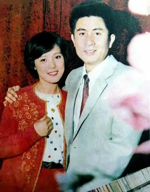 你知道郭凯敏现任妻子是谁吗?曾主演《一夜歌星》,儿子也是演员