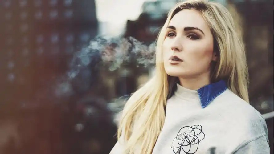 另类欧美美女抽烟个性壁纸欧美美女另类美女抽烟个性