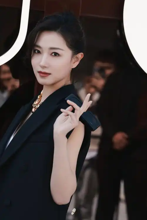 万茜大佬出街造型#    99烫知识:  (待编辑77微博推广02永远的