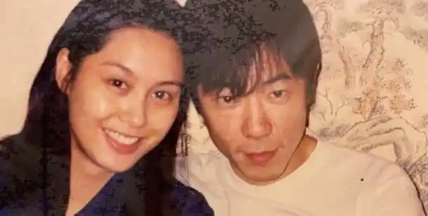 朱茵为丈夫黄贯中庆生,特意发布她与丈夫年轻时的照片,庆祝丈夫58岁