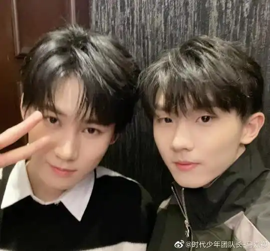 马嘉祺晒合照为张真源庆生