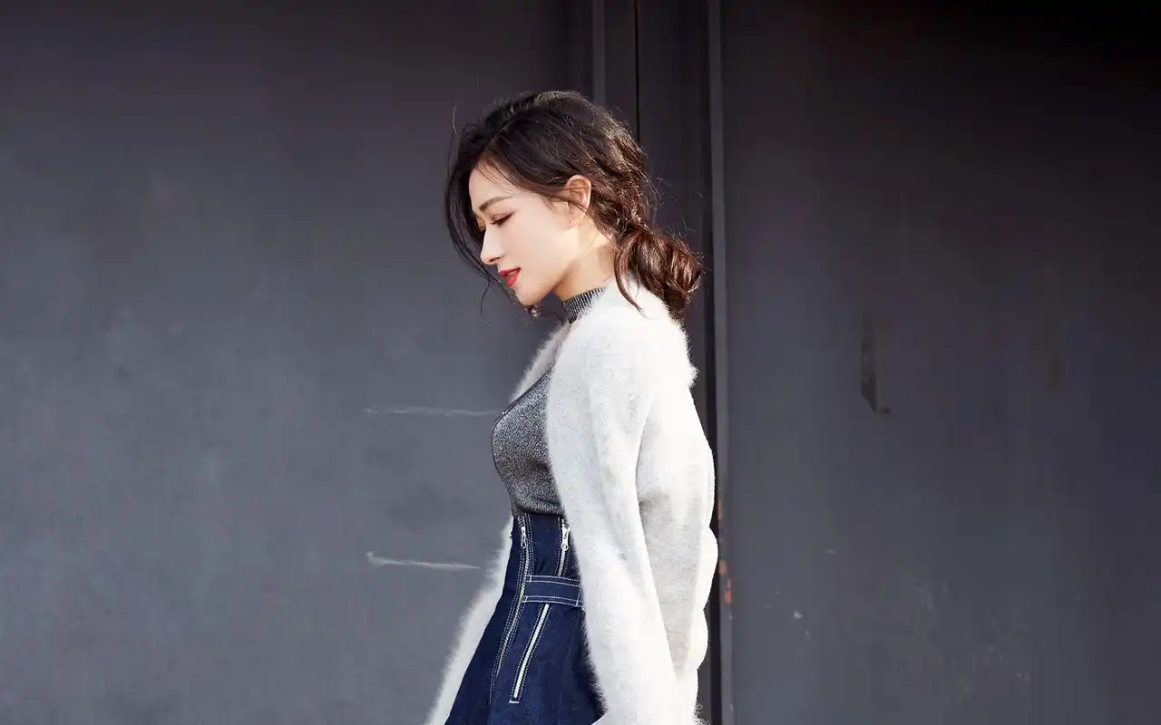 万茜性感迷人图片桌面壁纸