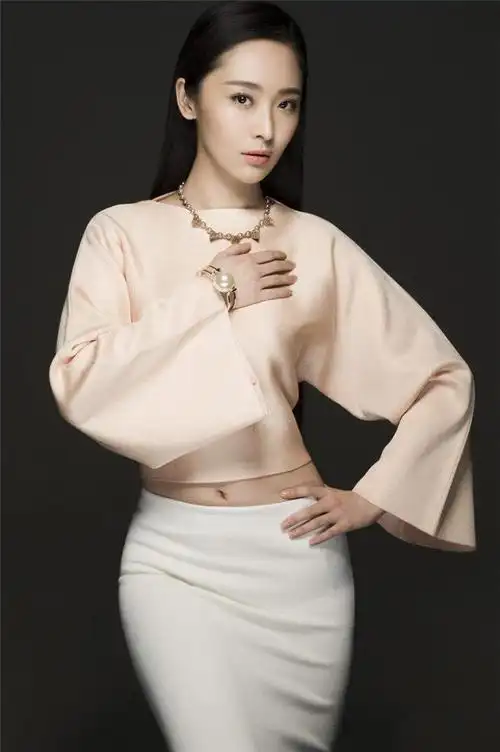 18岁参演张艺谋3亿大作,曾经罗晋差点娶了她:30岁跑龙套没名气