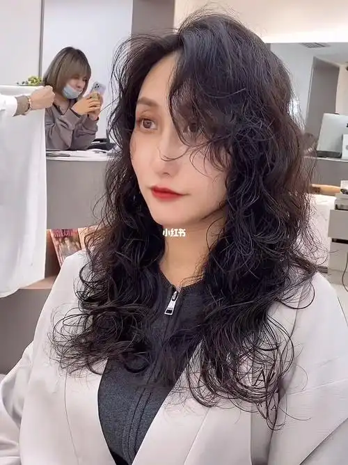 冬天一定要尝试的烫发发根烫卷发