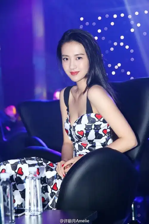 许龄月许在热播电视剧《择天记》之中除了女主角娜扎,女配莫雨长得