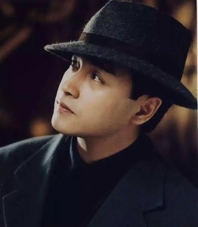 哥哥张国荣最上镜的五张图片,图一潇洒,图五让人泪目