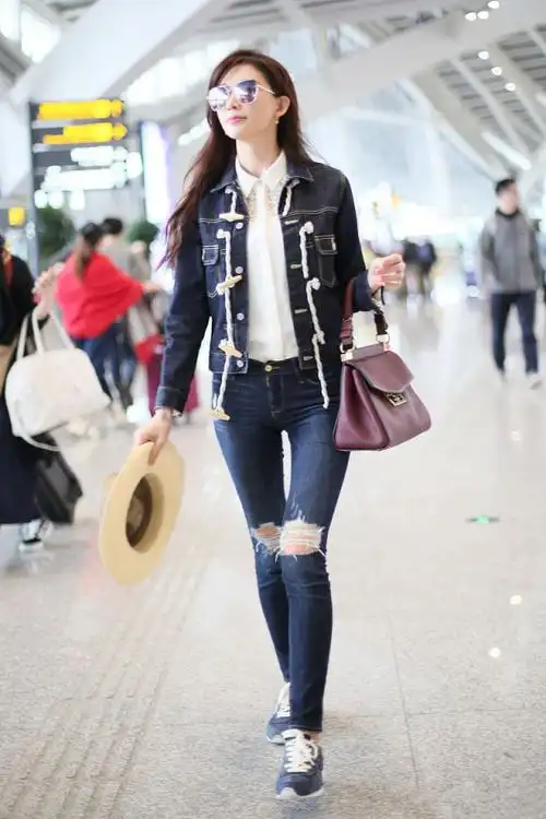 原创林志玲似乎真的有点飘了这样的紧身牛仔裤一穿到机场就炸锅了