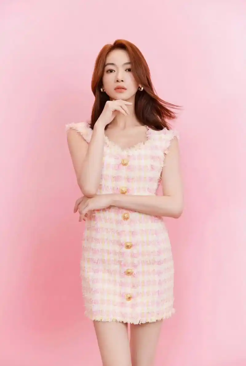 吴谨言粉裙大赏,身材性感婀娜魅力十足,美爆了!