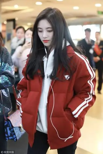 让关晓彤"红"治愈你的返工丧!_红色