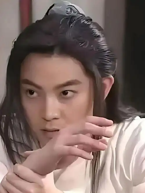 别忘了沙溢可是军艺校草,底子在这搁着呢!