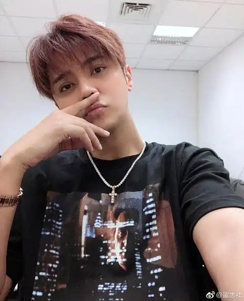 罗志祥晒素颜清爽帅气照自曝收到朋友不走心回复