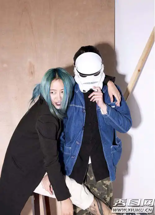 她于2014年底宣布出柜,大方承认自己是同性恋,女友是祝星.