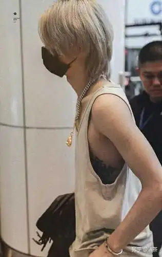 justin黄明昊有纹身么?