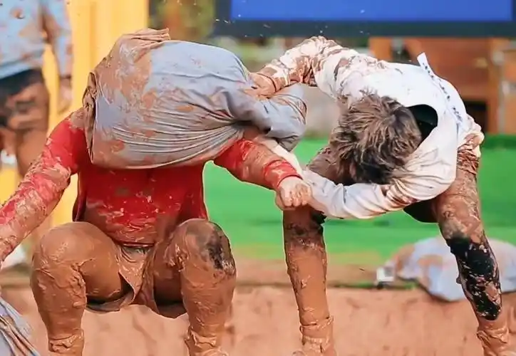 跑男9:杨颖掉泥潭后,谁发现宋雨琦的小动作?