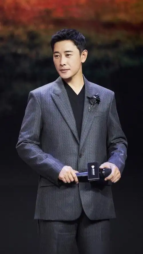 演员罗晋最美表演中演技卓越先来看儒雅气质的帅照