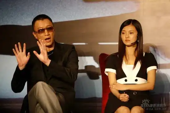 孙红雷诠释卧底辛酸 与傅晶演绎《落地》(组图)