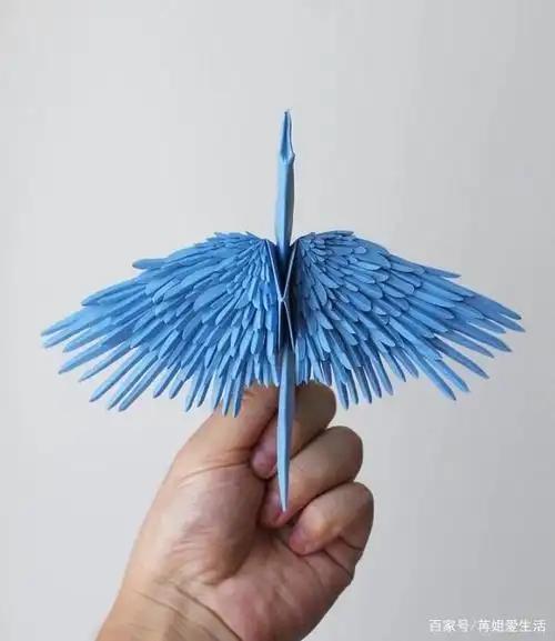 这些千纸鹤是神鸟下凡吧?国外这位艺术家折的千纸鹤简直成精了