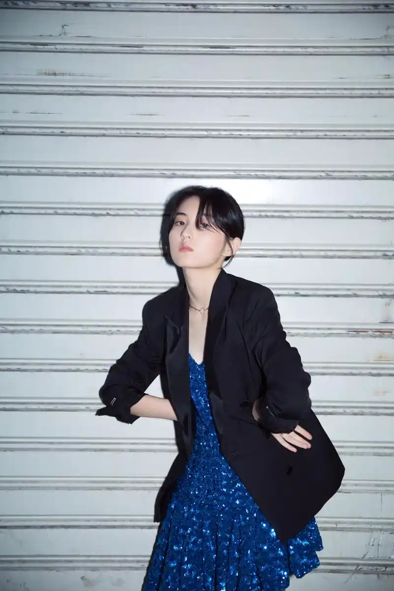 张子枫暮光型格时空,影间怡然自在.