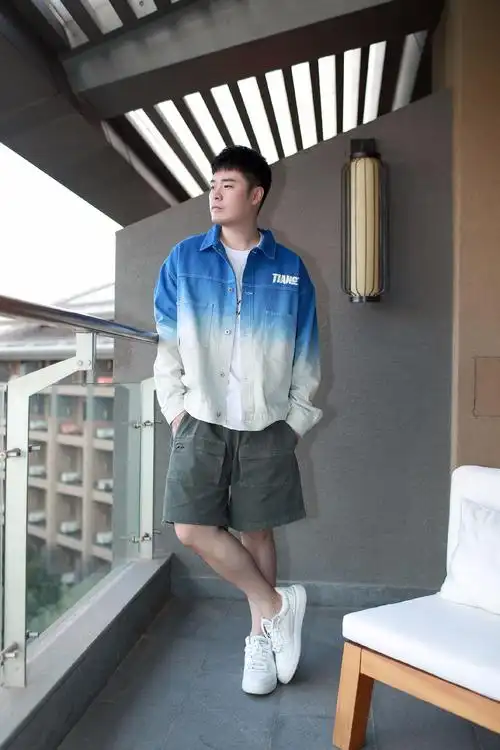 陈赫原来这么帅?被邓超祝福瘦回颜值巅峰,黑色西装酷帅