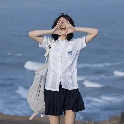 宝们有没有那种很青春的头像 校园 校服女孩