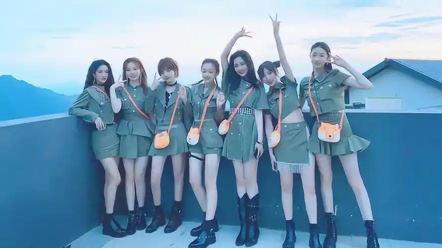 《硬糖少女》集体染蓝发 看到陈卓璇一眼万年