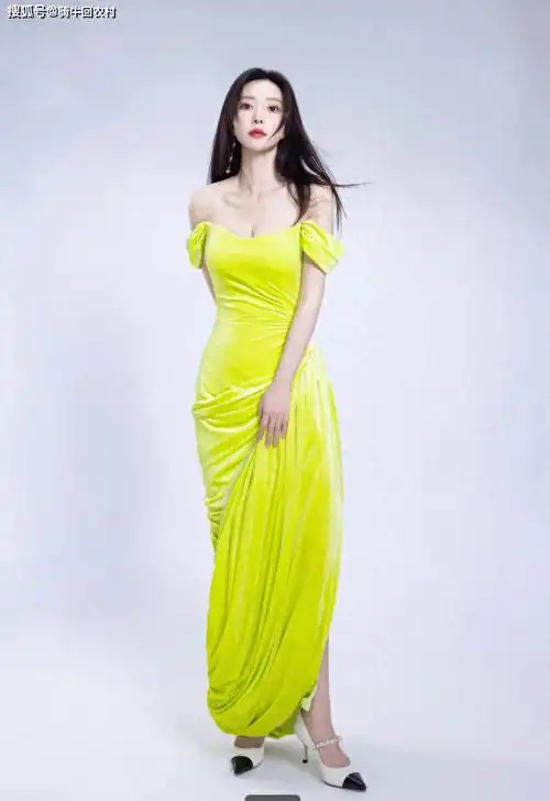 柳岩同居生活大公开!神秘男友走入大众视线,网友集体送祝福_感情_恋情