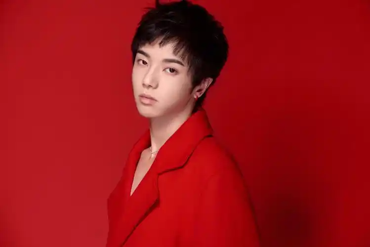 0后"华语乐坛领军人"华晨宇个人资料,逆袭之路"