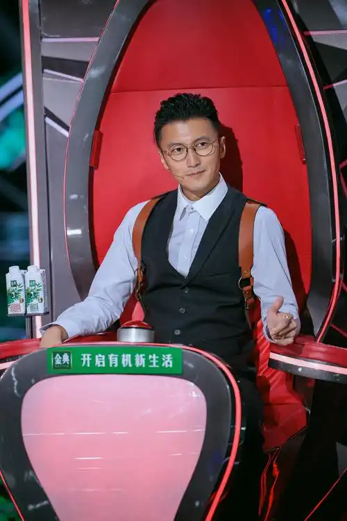 谢霆锋《中国好声音》首战火力全开,开场秀吉他弹唱备受好评