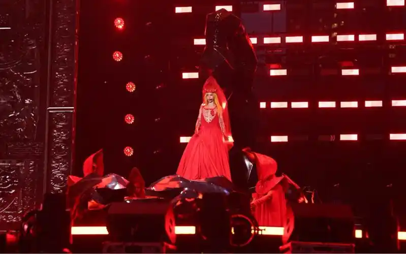 【高清】蔡依林uglybeauty广州演唱会 红衣女孩