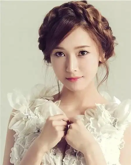 盘发 高级感vs萝莉感_发型站_最新流行发型设计发型图片与美发造型