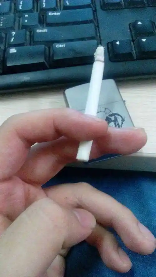 拿烟的姿势原来还分这么多! 你是怎么拿的呢