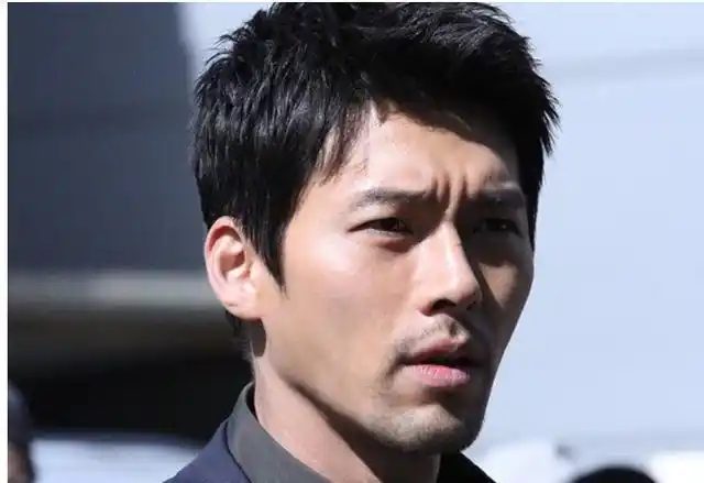 很多粉丝吐槽到,男神这个发型真的是男人味十足,之前玄彬在第一部中