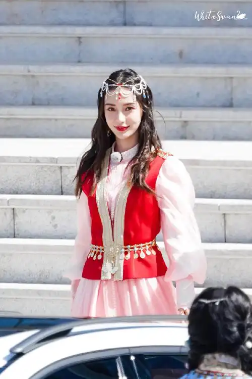 angelababy超话#奔跑吧angelababy#★220629☆ 跑男路透民族小公主