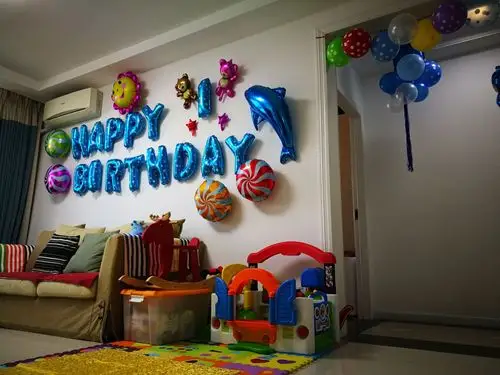前一晚用心布置的成果,希望给皮皮营造一个欢快的生日气氛
