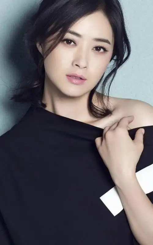 霸气蒋欣性感女明星手机壁纸下载