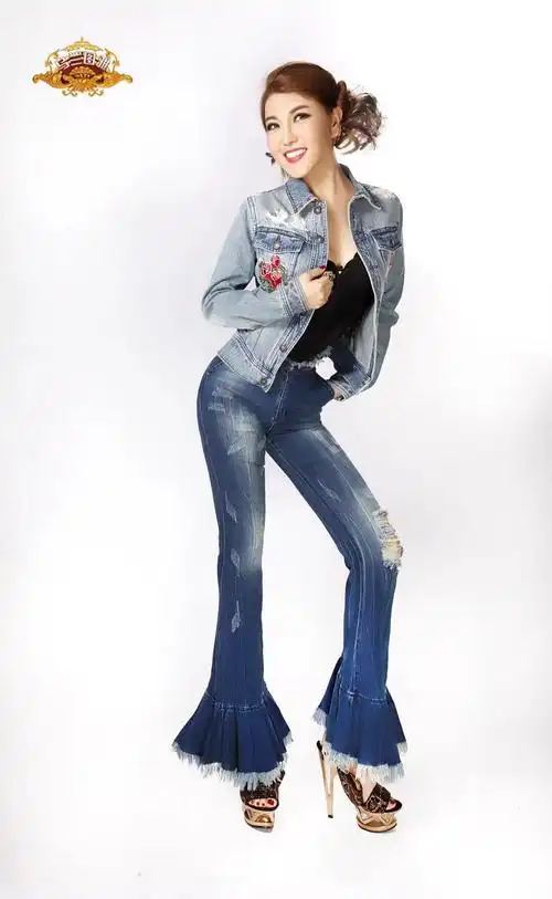 【时势军事娱乐篇】乌兰图雅 一身牛仔装 萌萌惹人爱