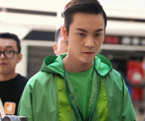 陈伟霆绿衣服抖动跳舞gif动图_动态图_表情包下载_soogif